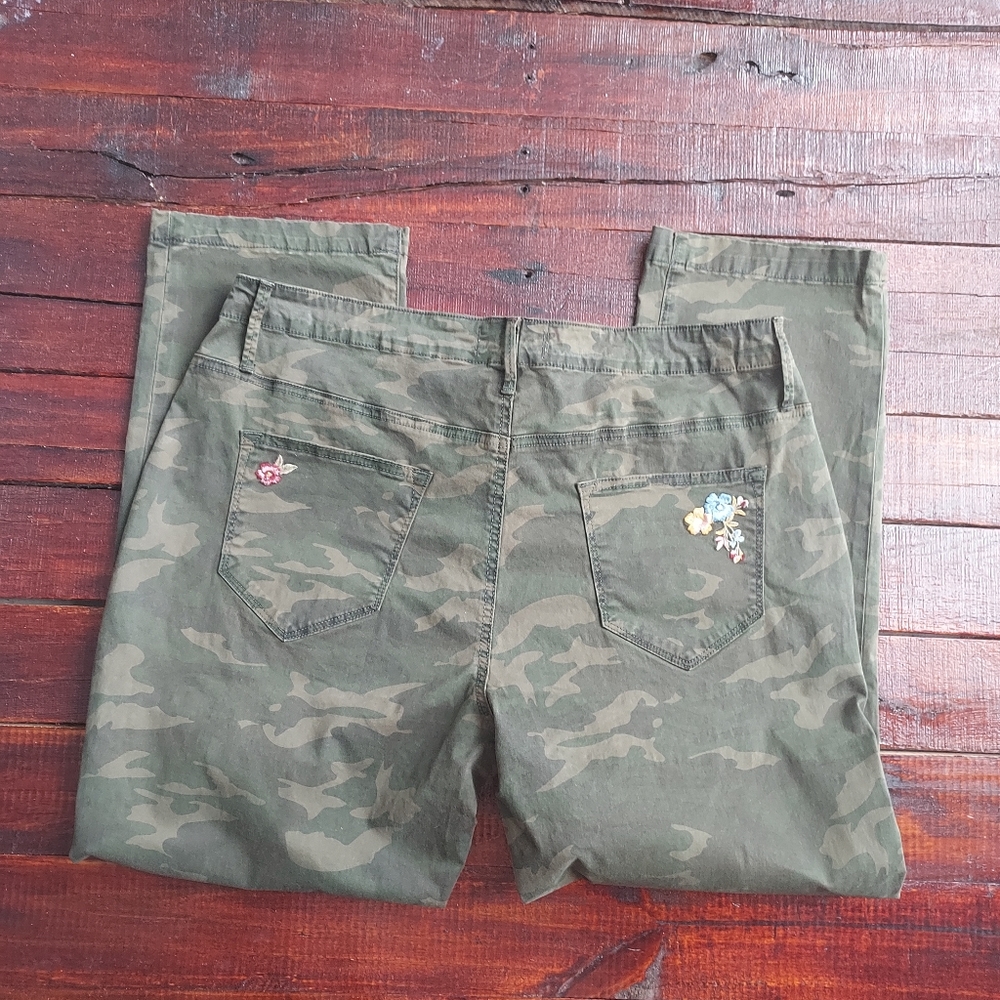DRIFTWOOD Camouflage Straight Leg Jeans size 31 & 30 - Picture 5 of 12